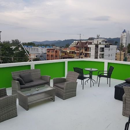 Отель Centre Point Patong Экстерьер фото