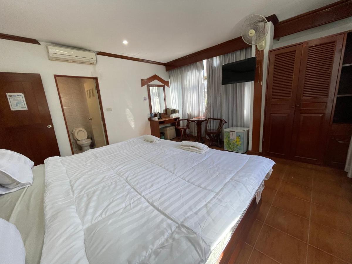 Отель Centre Point Patong Экстерьер фото