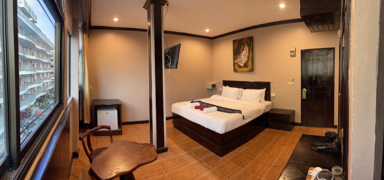 Отель Centre Point Patong Экстерьер фото