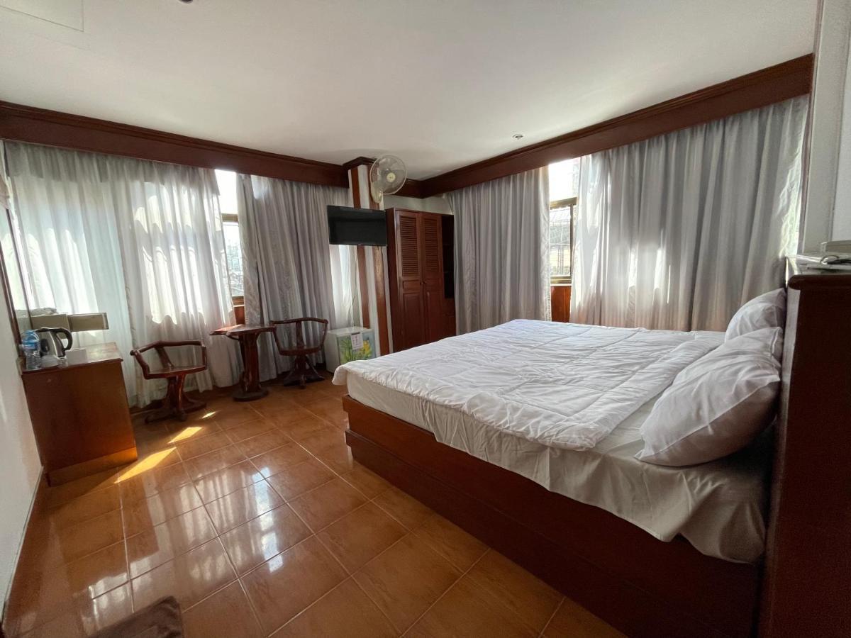 Отель Centre Point Patong Экстерьер фото