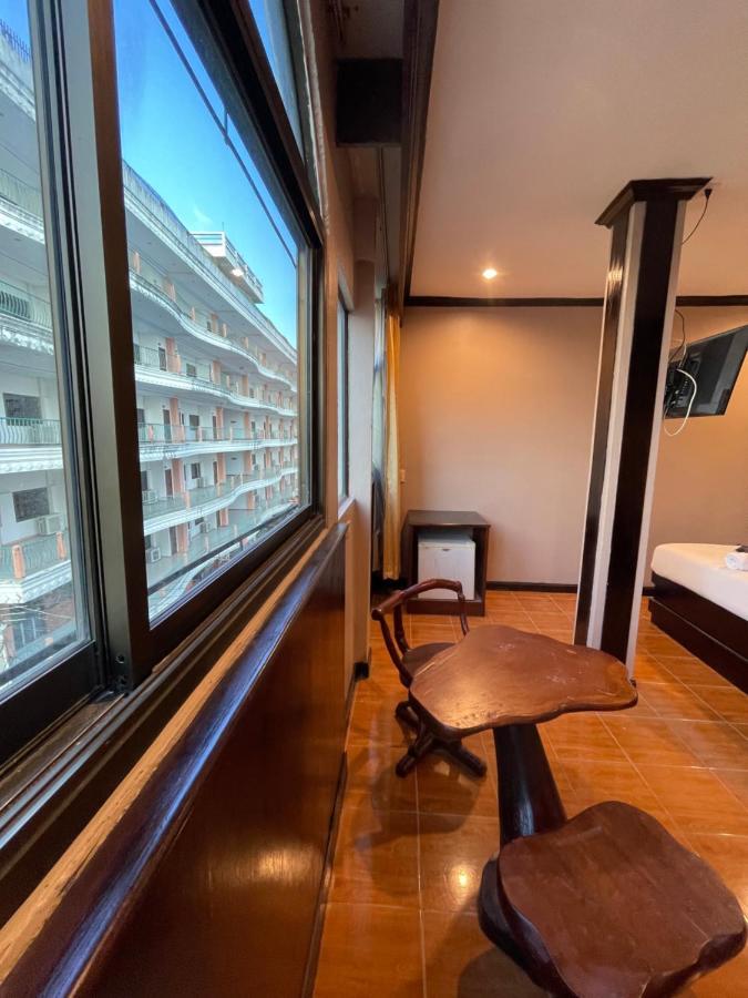 Отель Centre Point Patong Экстерьер фото