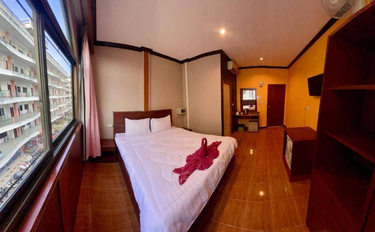 Отель Centre Point Patong Экстерьер фото