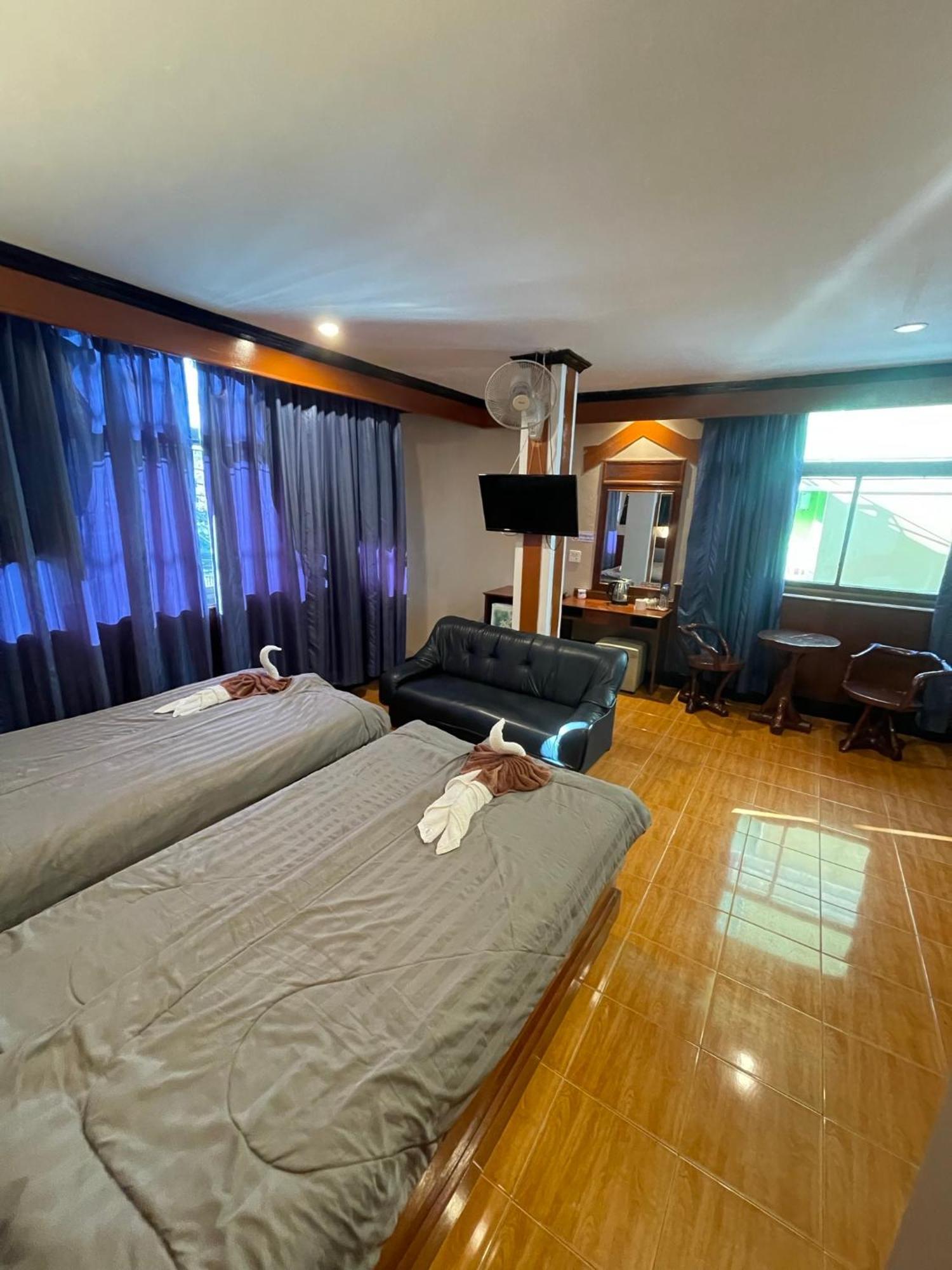 Отель Centre Point Patong Экстерьер фото