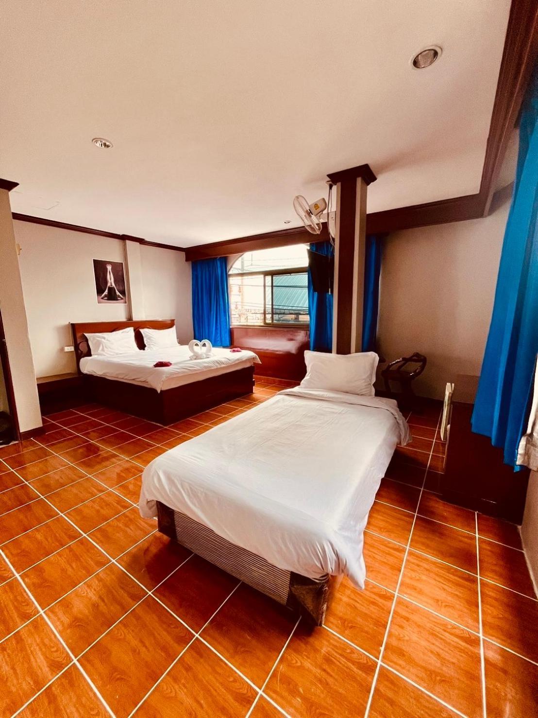 Отель Centre Point Patong Экстерьер фото