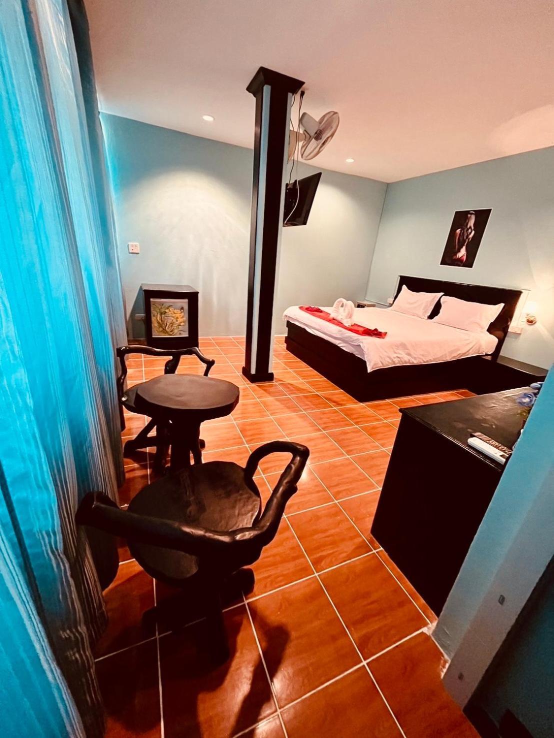 Отель Centre Point Patong Экстерьер фото
