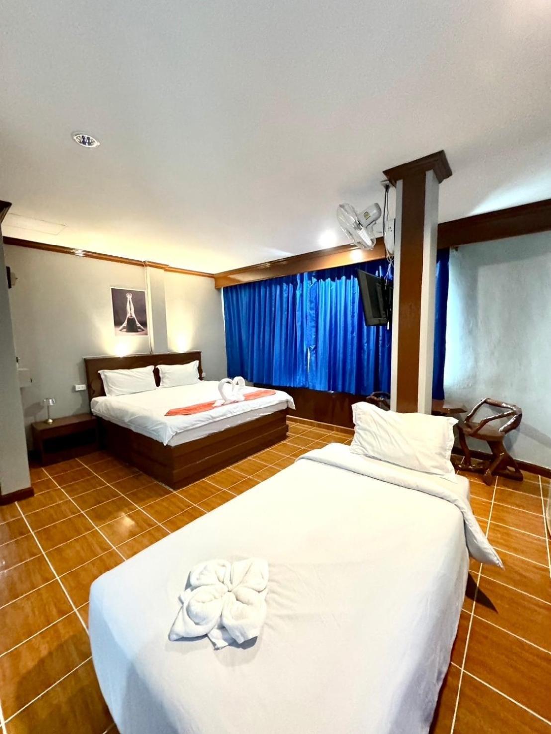 Отель Centre Point Patong Экстерьер фото