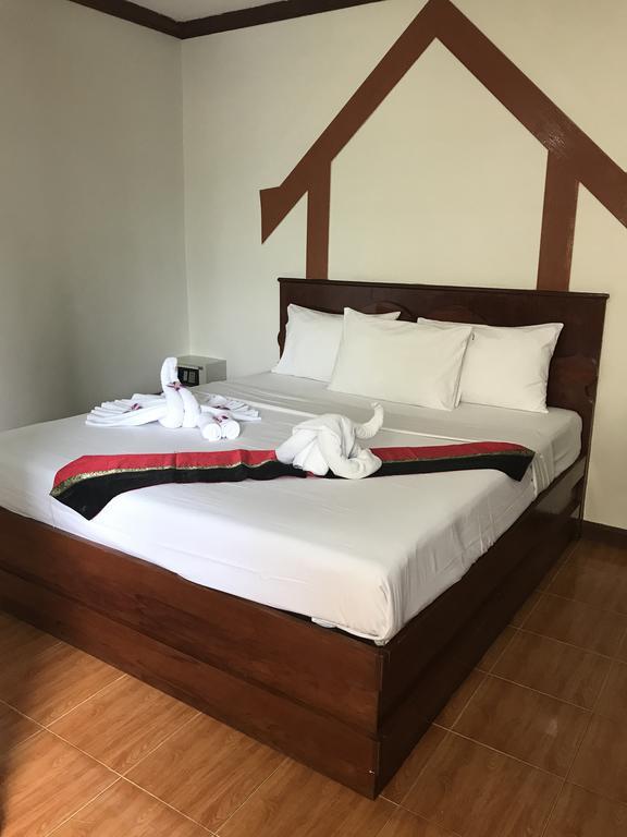 Отель Centre Point Patong Экстерьер фото