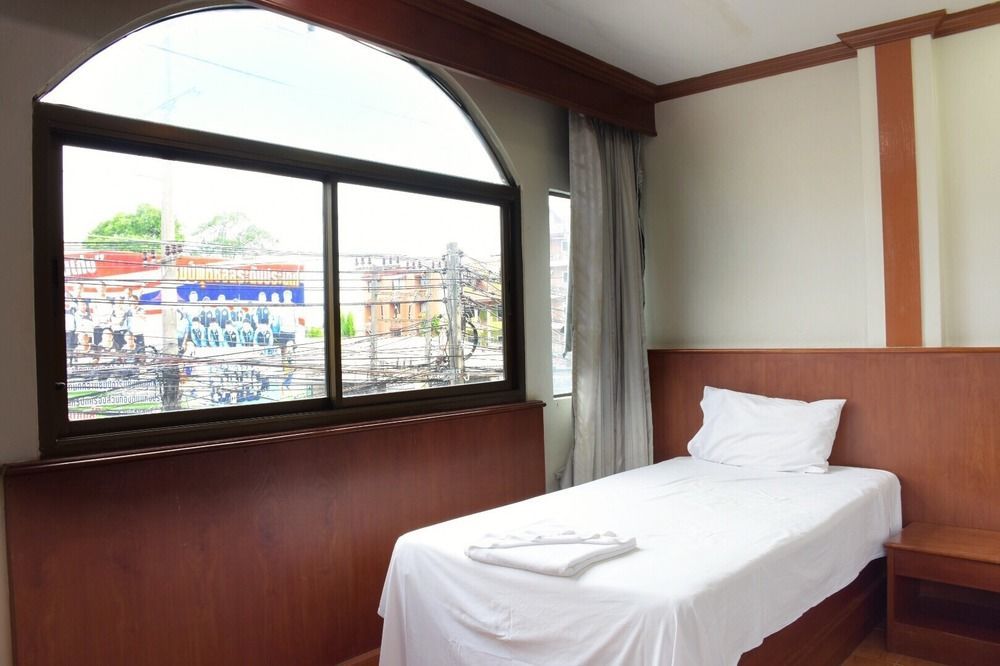 Отель Centre Point Patong Экстерьер фото