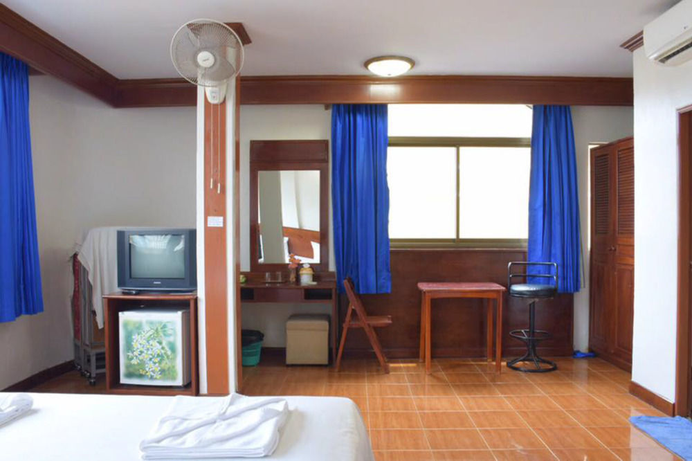 Отель Centre Point Patong Экстерьер фото