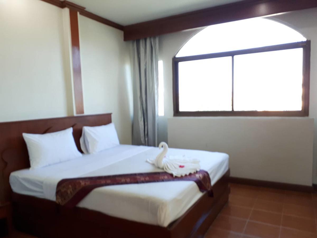 Отель Centre Point Patong Экстерьер фото
