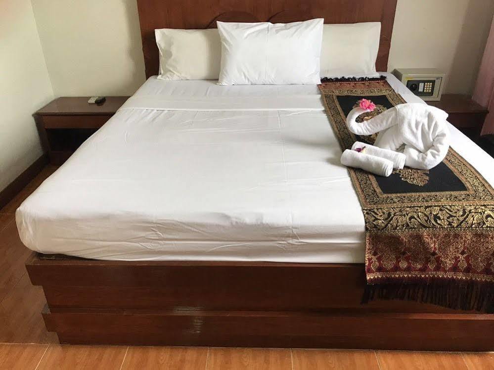 Отель Centre Point Patong Экстерьер фото