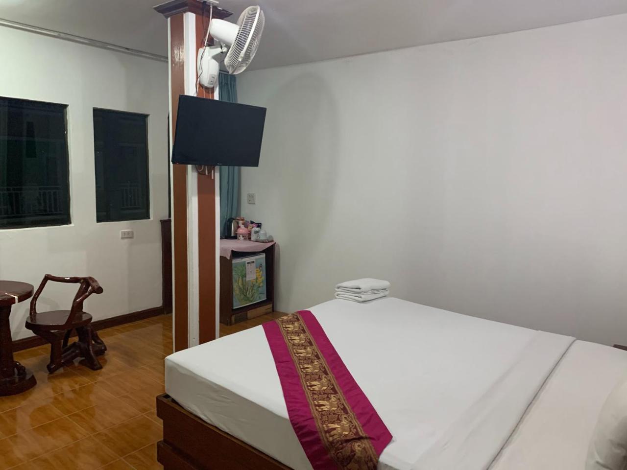 Отель Centre Point Patong Экстерьер фото