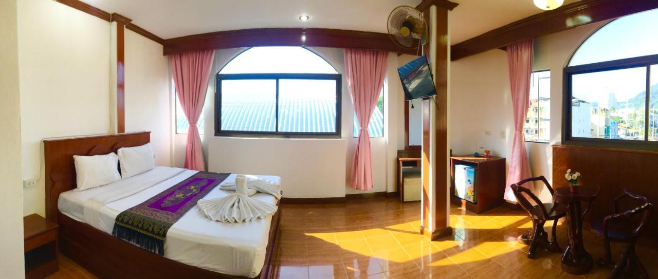 Отель Centre Point Patong Экстерьер фото